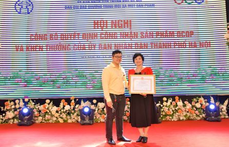 Bảo Minh nhận Bằng khen của Chủ tịch UBND TP Hà Nội
