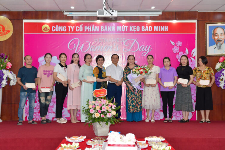 ruc ro sac mau ton vinh phai dep ngay 2010 tai bao minh mkt 3466