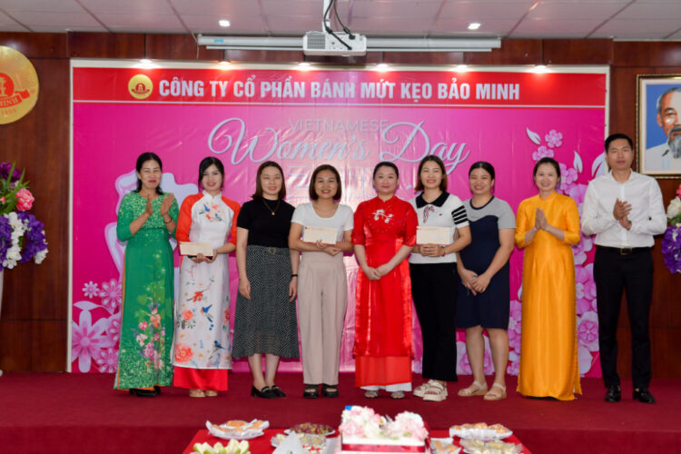 ruc ro sac mau ton vinh phai dep ngay 2010 tai bao minh mkt 3510