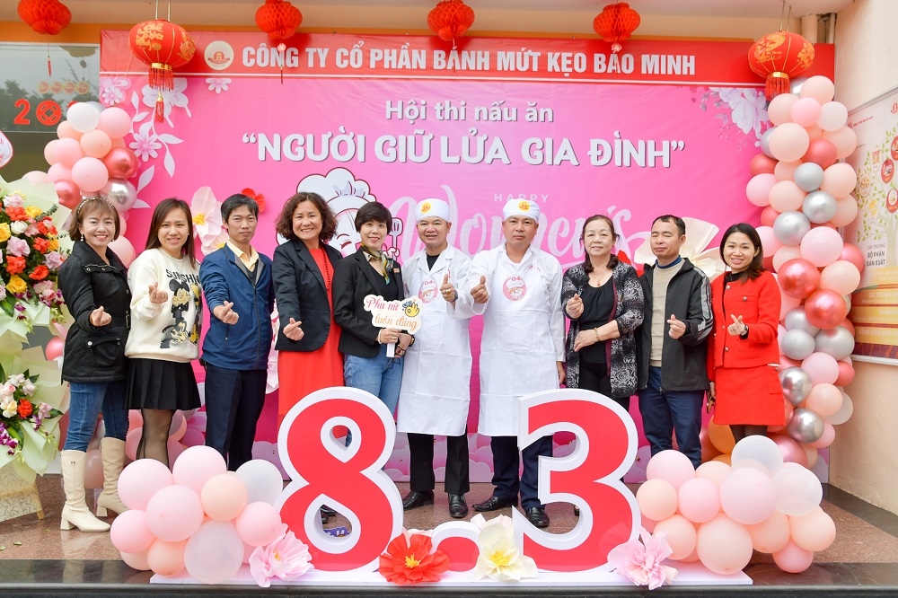 83 am ap ron rang va tran ngap yeu thuong tai bao minh mkt 5429