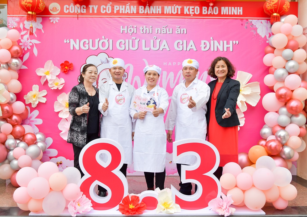 83 am ap ron rang va tran ngap yeu thuong tai bao minh mkt 5445