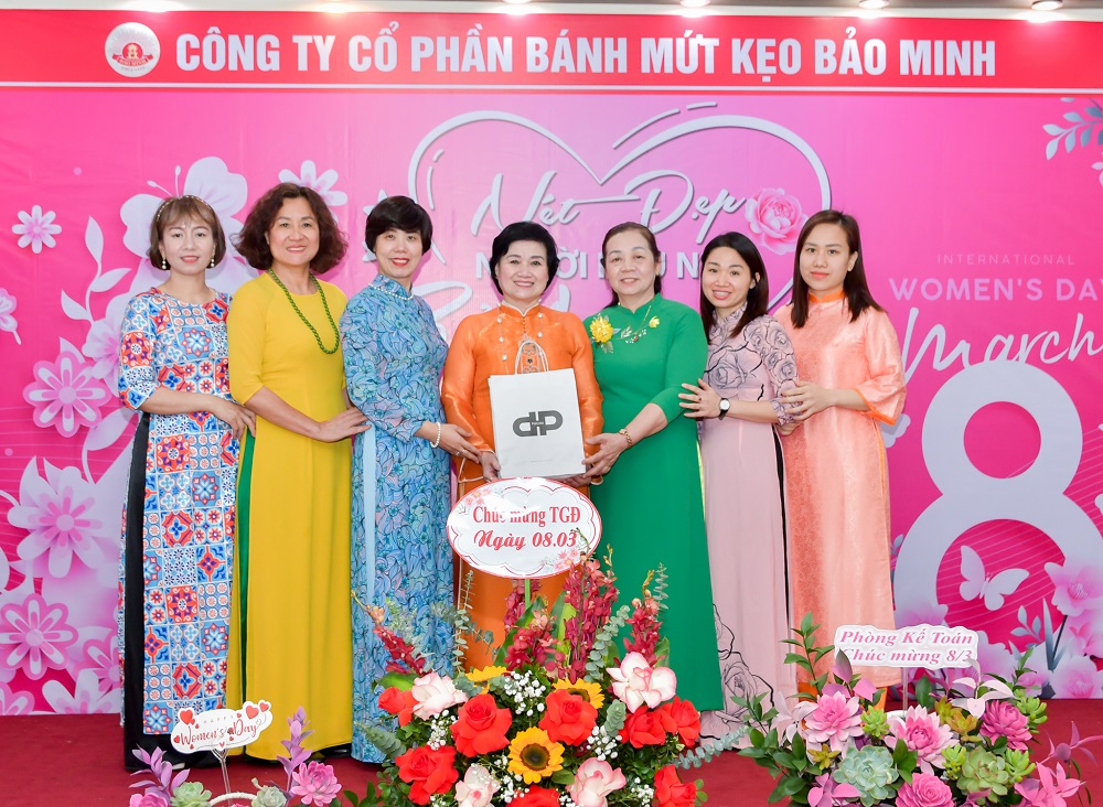83 am ap ron rang va tran ngap yeu thuong tai bao minh mkt 5678