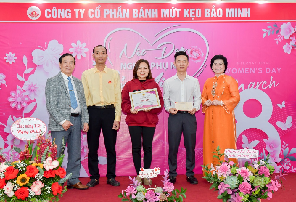 83 am ap ron rang va tran ngap yeu thuong tai bao minh mkt 5751
