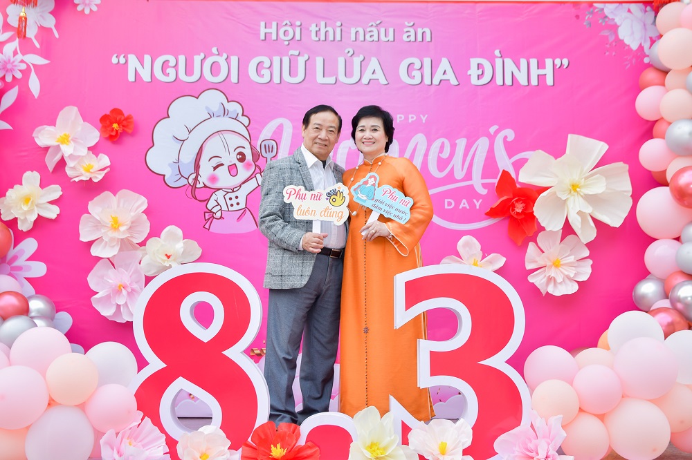 83 am ap ron rang va tran ngap yeu thuong tai bao minh mkt 5842