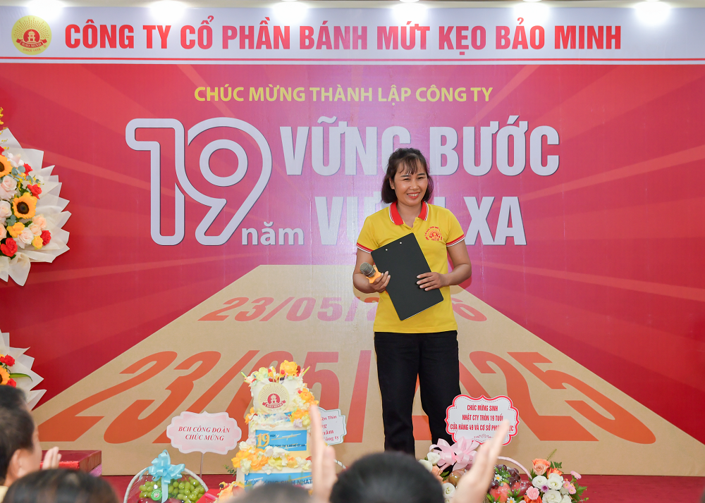 sinh nhat 19 tuoi niem vui som tai chi nhanh phia nam banh keo bao minh mkt 6994