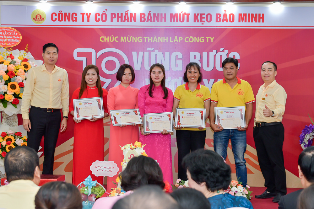 sinh nhat 19 tuoi niem vui som tai chi nhanh phia nam banh keo bao minh mkt 7002