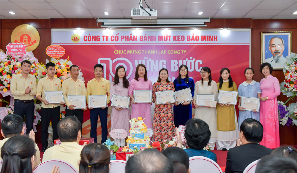 sinh nhat 19 tuoi niem vui som tai chi nhanh phia nam banh keo bao minh mkt 7010
