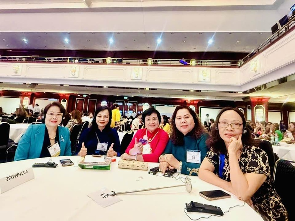 tong giam doc ngo thi tinh tham du hoi nghi thuong dinh phu nu toan cau gsw 2025 tai duc tong giam doc ngo thi tinh tham du hoi nghi thuong dinh phu nu toan cau gsw 2025 tai duc 9