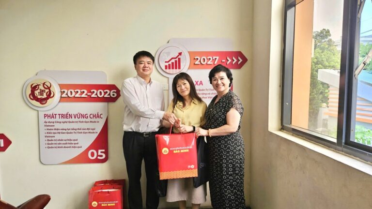 cong ty cp bmk bao minh don tiep giao su tien si chikako hironaka truong dai hoc chukyo nhat ban giao su tien si chikako hironaka truong dai hoc chukyo nhat ban toi tham cong ty cp bmk bao minh 3