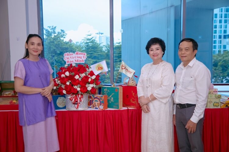 nghe nhan ngo thi tinh tong giam doc banh mut keo bao minh vinh du duoc phong tang danh hieu nghe nhan quoc gia su kien nghe nhan tgd ngo thi tinh duoc phong tang nghe nhan quoc gia 14