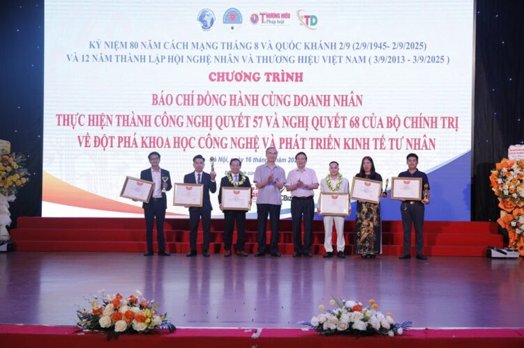nghe nhan ngo thi tinh tong giam doc banh mut keo bao minh vinh du duoc phong tang danh hieu nghe nhan quoc gia su kien nghe nhan tgd ngo thi tinh duoc phong tang nghe nhan quoc gia 18