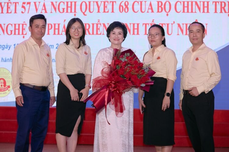 nghe nhan ngo thi tinh tong giam doc banh mut keo bao minh vinh du duoc phong tang danh hieu nghe nhan quoc gia su kien nghe nhan tgd ngo thi tinh duoc phong tang nghe nhan quoc gia 4