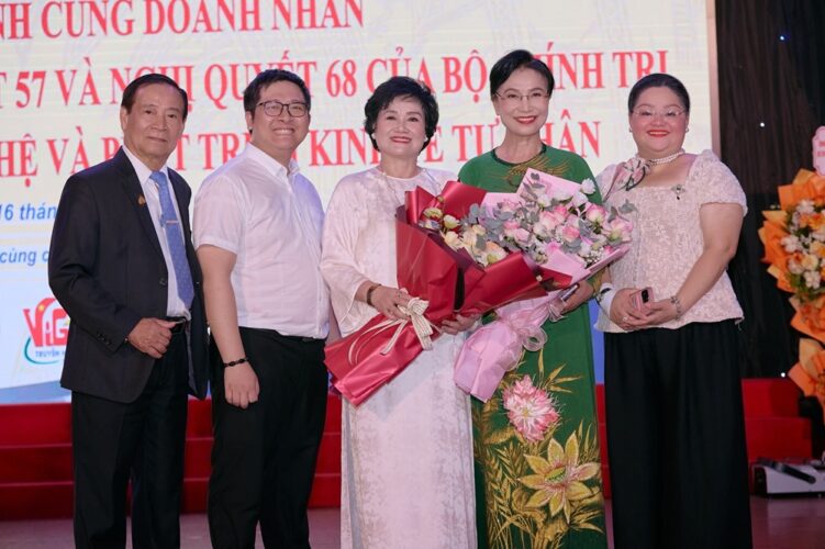 nghe nhan ngo thi tinh tong giam doc banh mut keo bao minh vinh du duoc phong tang danh hieu nghe nhan quoc gia su kien nghe nhan tgd ngo thi tinh duoc phong tang nghe nhan quoc gia 5