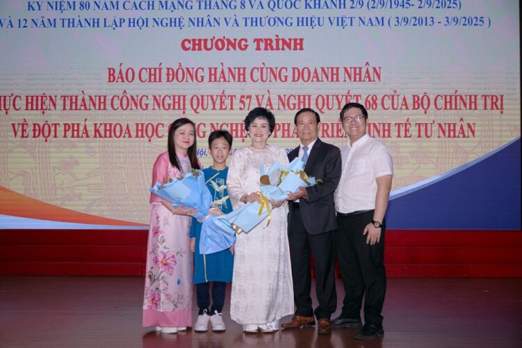 nghe nhan ngo thi tinh tong giam doc banh mut keo bao minh vinh du duoc phong tang danh hieu nghe nhan quoc gia su kien nghe nhan tgd ngo thi tinh duoc phong tang nghe nhan quoc gia 7