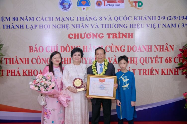 nghe nhan ngo thi tinh tong giam doc banh mut keo bao minh vinh du duoc phong tang danh hieu nghe nhan quoc gia su kien nghe nhan tgd ngo thi tinh duoc phong tang nghe nhan quoc gia 9