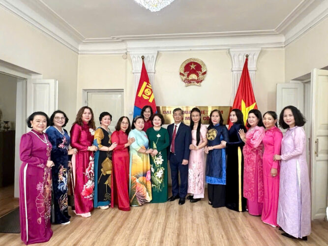 nghe nhan quoc gia tgd ngo thi tinh tham du chuoi hoat dong xuc tien thuong mai va ket noi doanh nghiep tai mong co z6942907561437 3821a3873fa2535cf64ca840eb71f555
