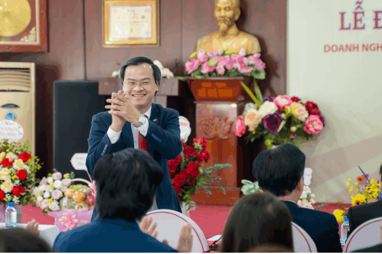 bao minh long trong to chuc le don nhan ky luc viet nam moi khang dinh vi the tien phong trong nganh banh mut keo truyen thong 11