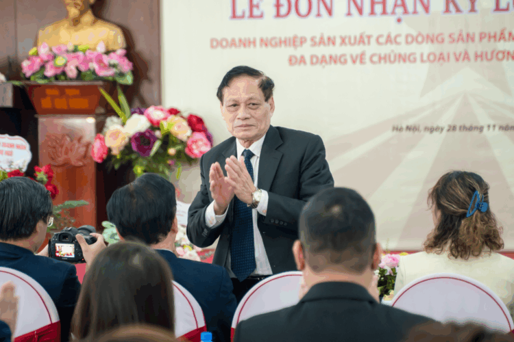 bao minh long trong to chuc le don nhan ky luc viet nam moi khang dinh vi the tien phong trong nganh banh mut keo truyen thong 12