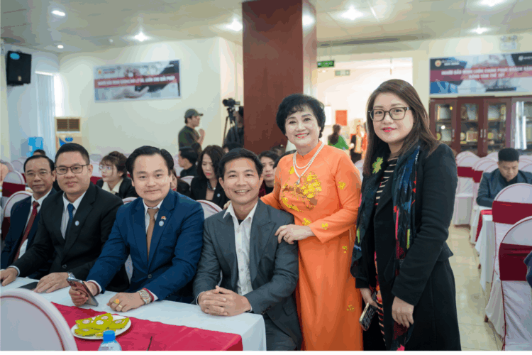 bao minh long trong to chuc le don nhan ky luc viet nam moi khang dinh vi the tien phong trong nganh banh mut keo truyen thong 5